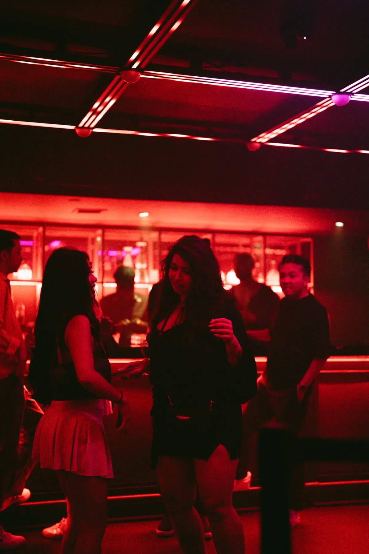 La salle baignée de rouge
